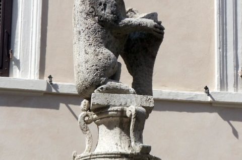 monumento progenie ursinea monumento progenie ursinea
